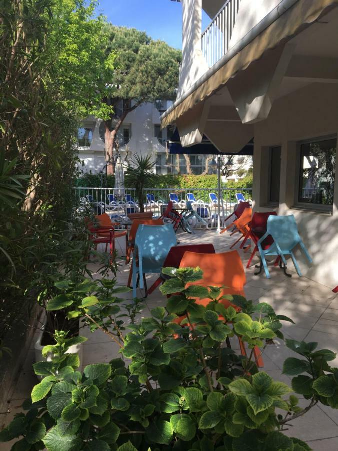 Hotel Les Rives Bleues Ла Гранде-Моте Екстериор снимка