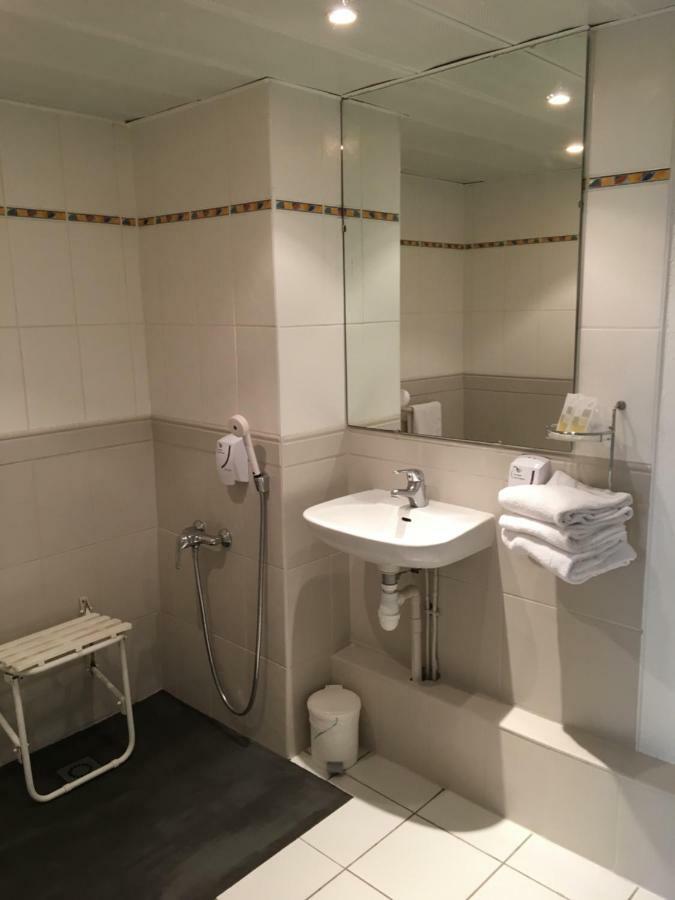 Hotel Les Rives Bleues Ла Гранде-Моте Екстериор снимка